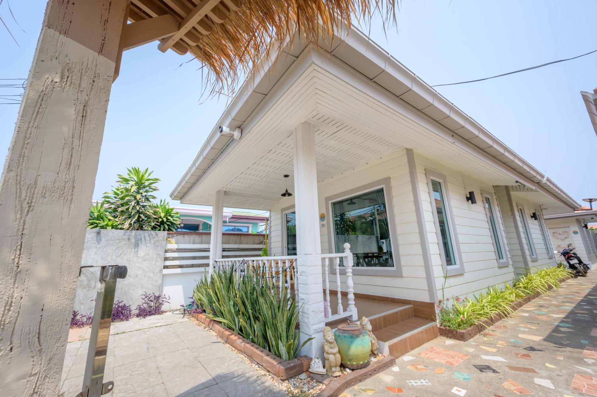 Halo Sea Koh Larn Hotel Pattaya Exterior foto